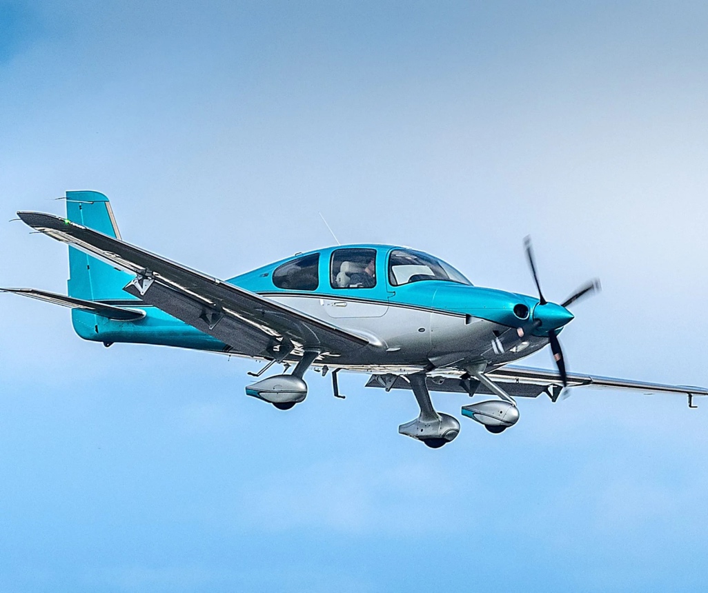 Single-engine aircraft in flight